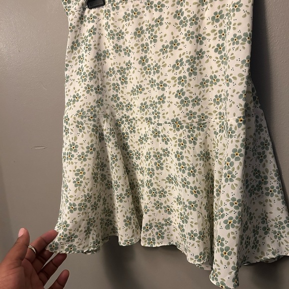 Dazy skirt - white/light green floral ruffle lightweight, fully lined - Picture 4 of 10